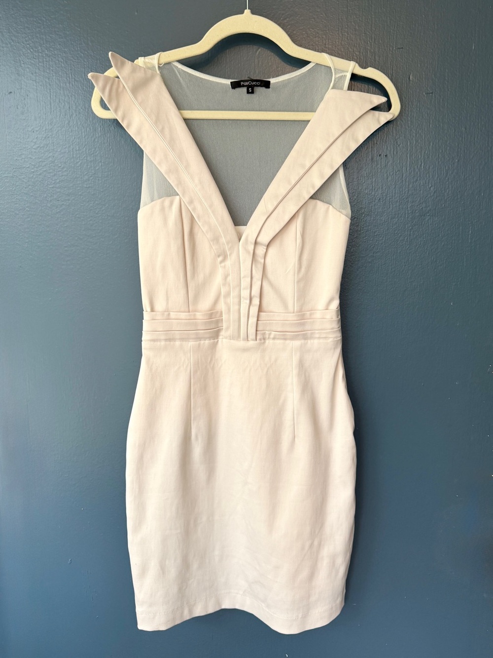 Stylish White Summer Dress with Plunge V-Neck